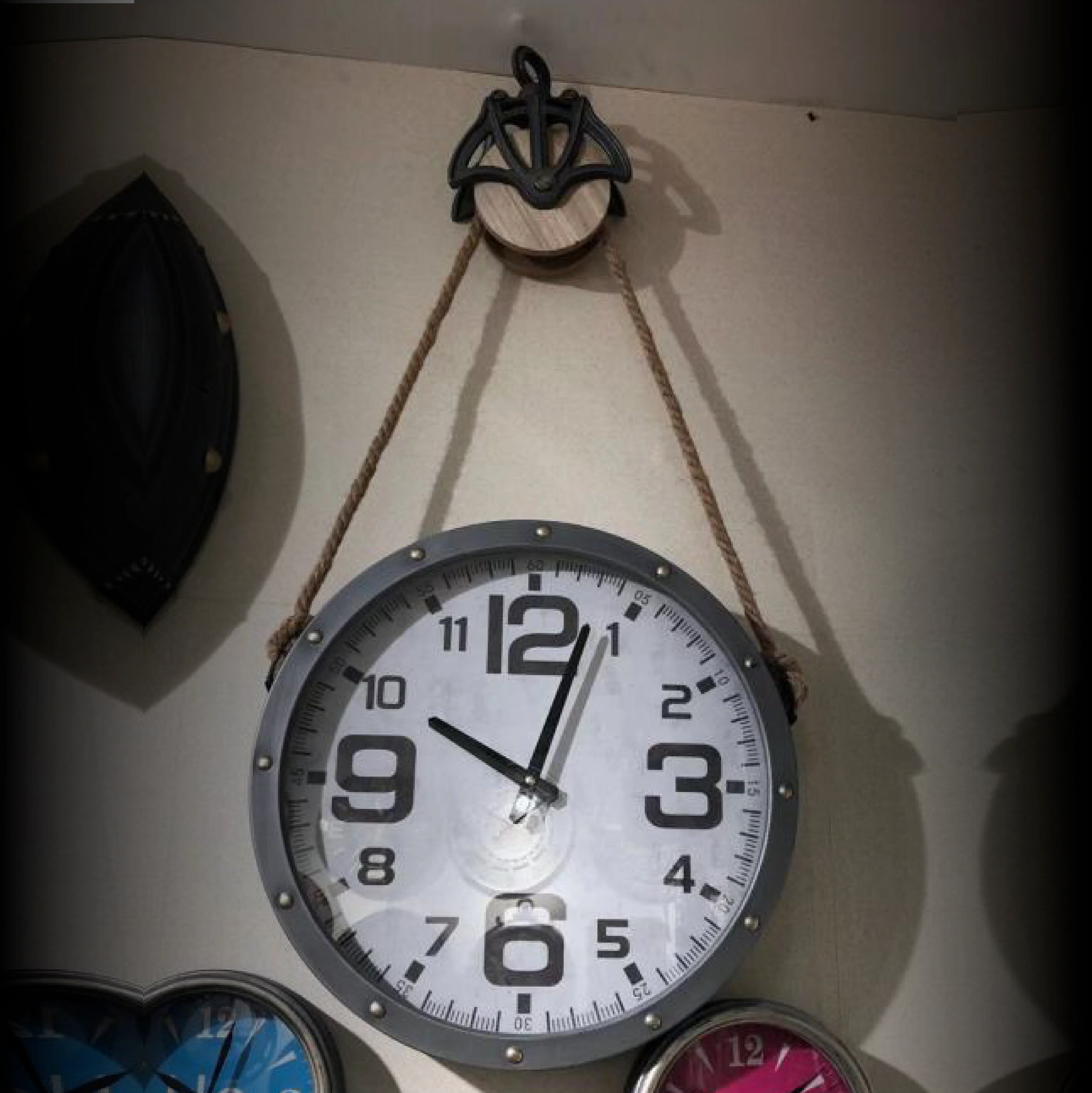 Early Settler Rope Hanging Wall Clock (90 cm) - Image 3
