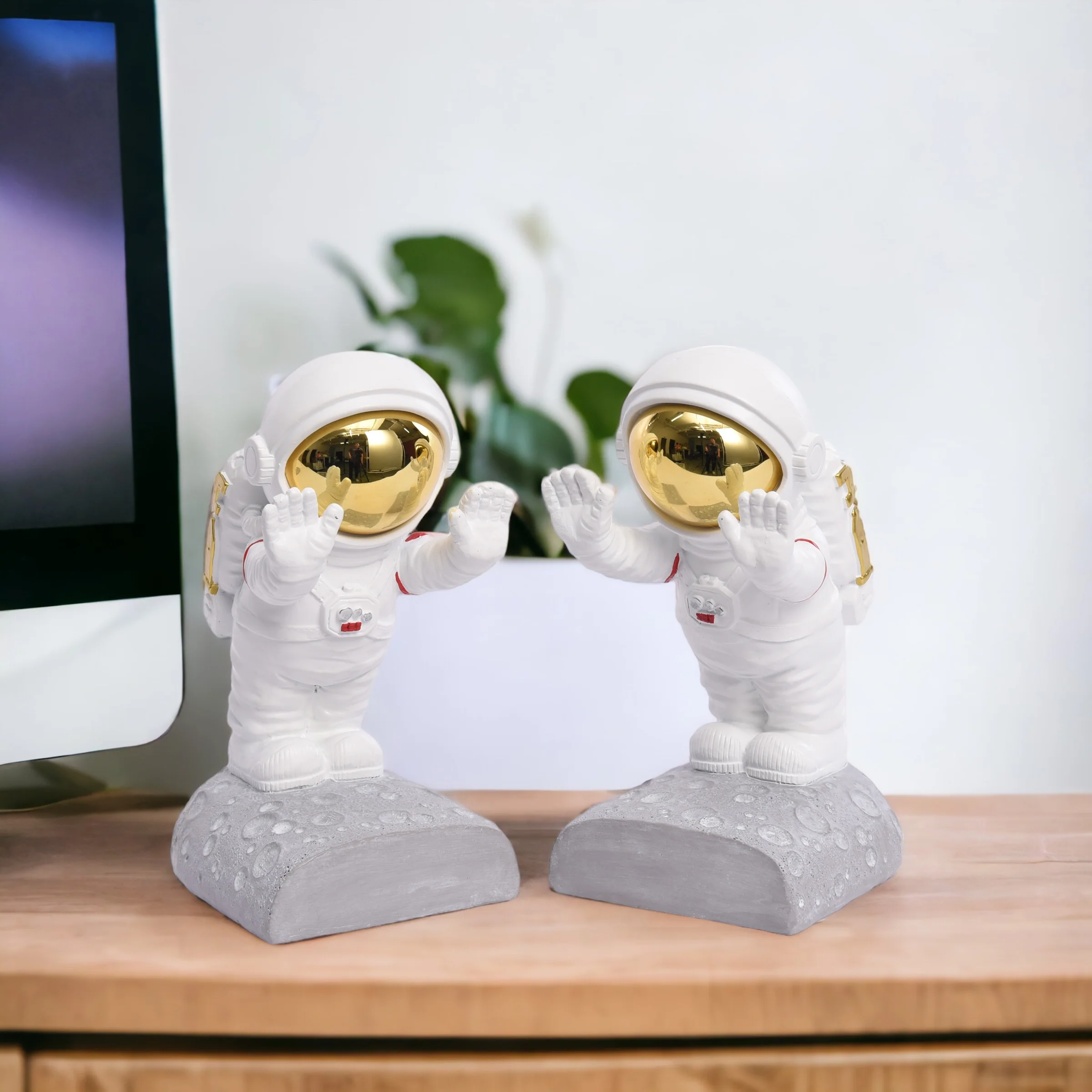 Astronaut Bookends Resin Statue 2 Pcs - Image 4