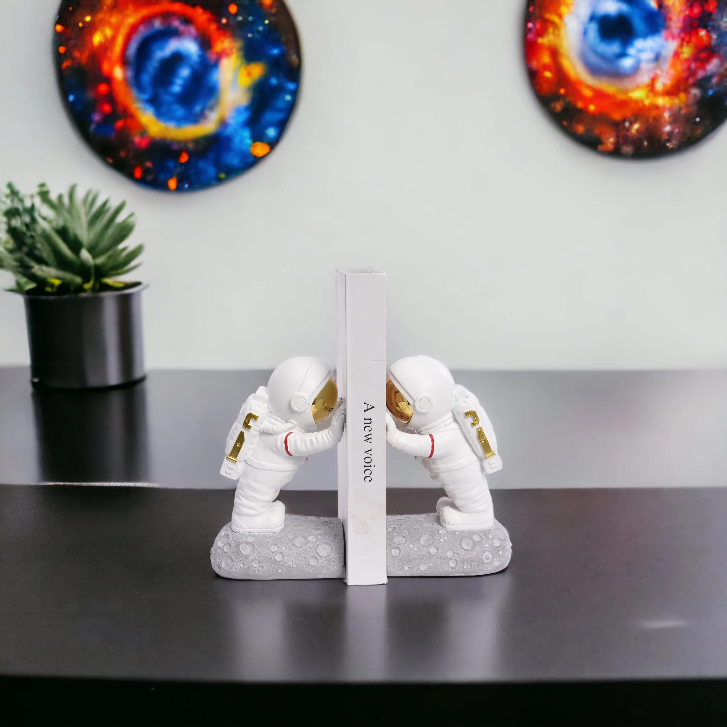Astronaut Bookends Resin Statue 2 Pcs - Image 8