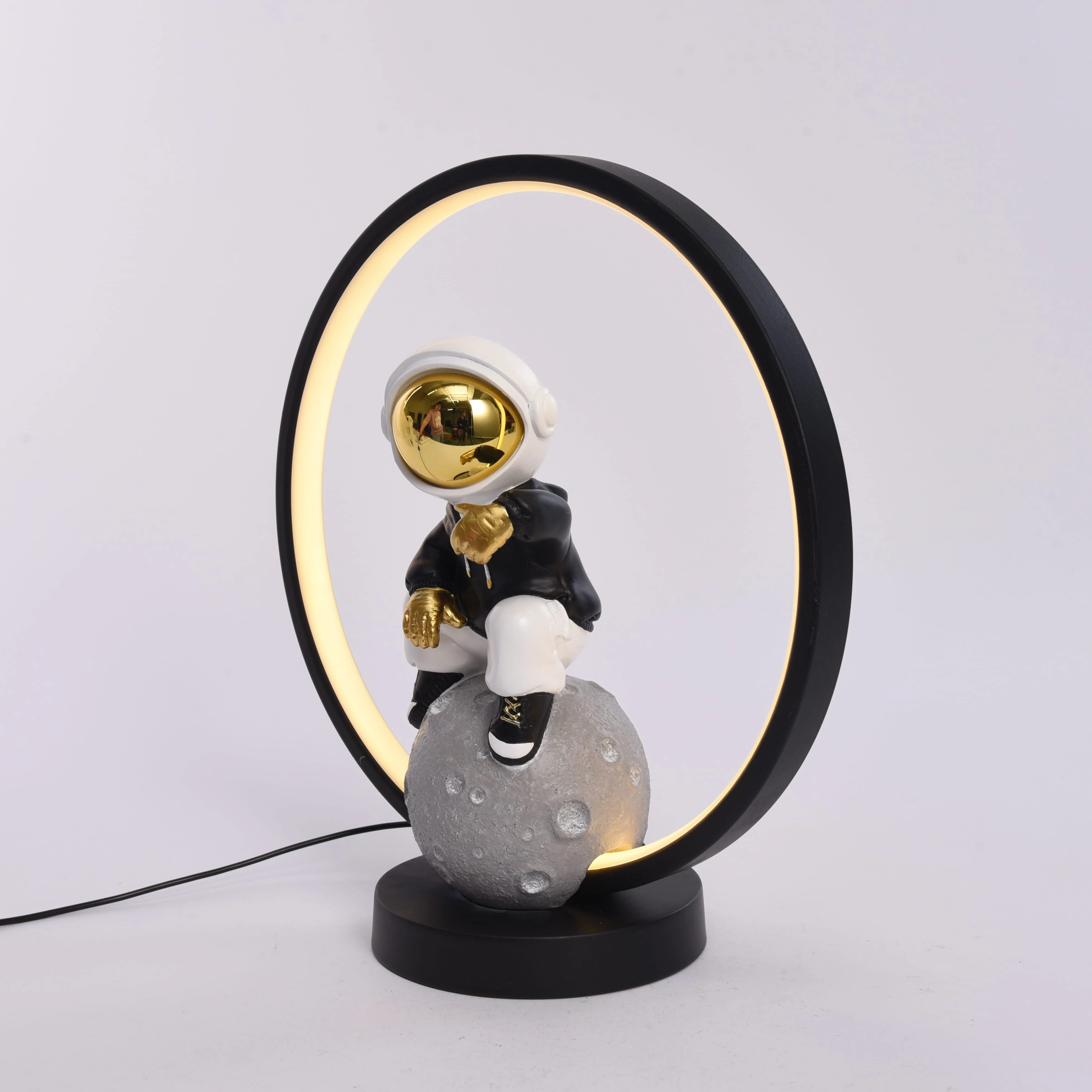 Astronaut LED Ring Lamp - Image 5