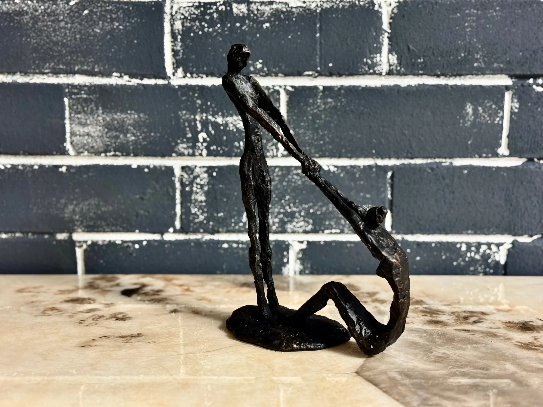 Helping Hands Couple Sculpture - Image 3