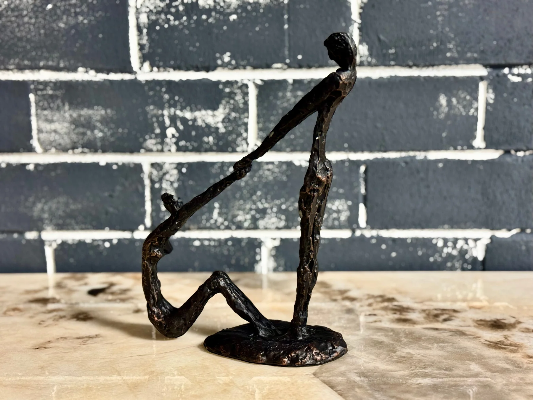 Helping Hands Couple Sculpture - Image 4
