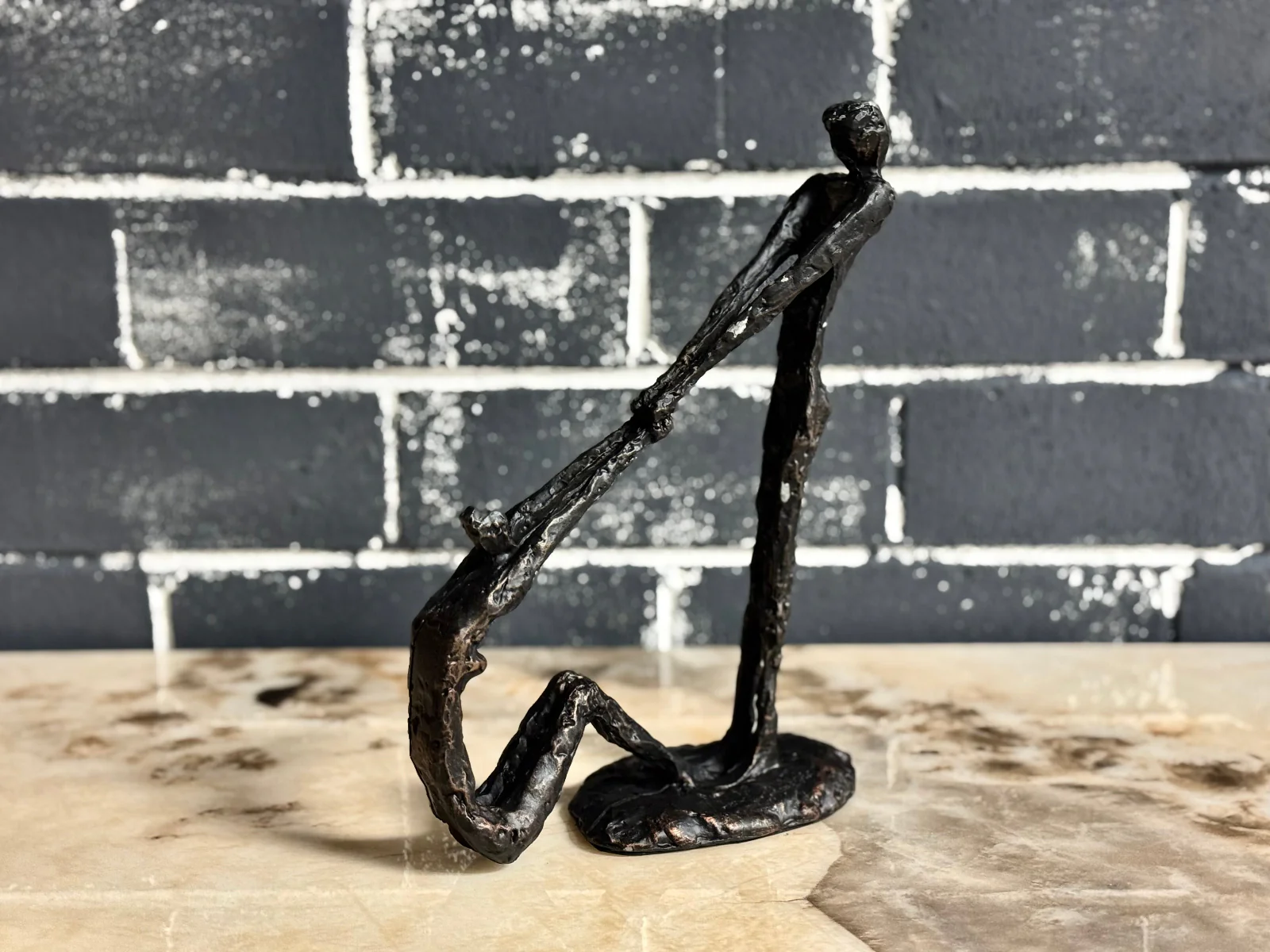 Helping Hands Couple Sculpture - Image 7
