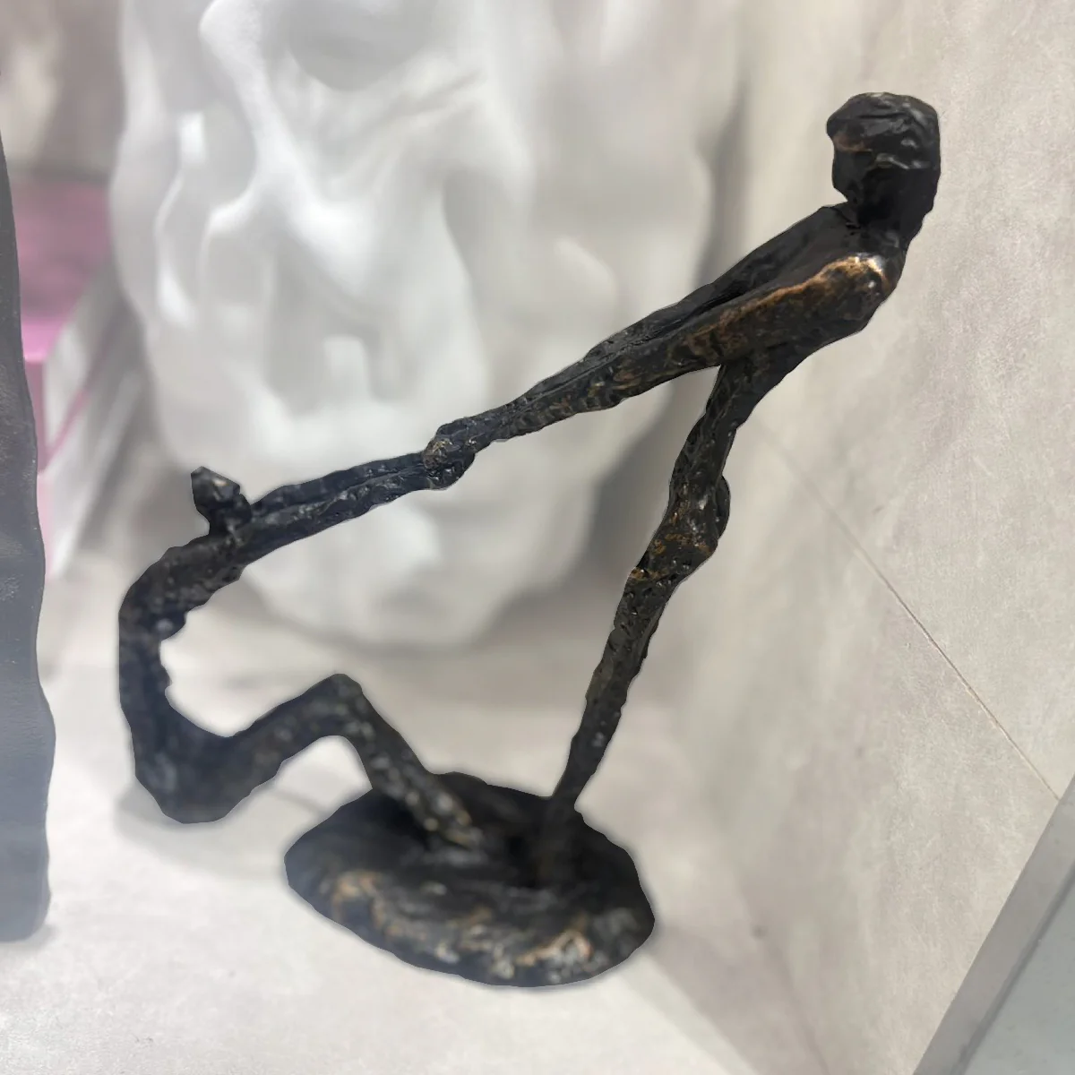 Helping Hands Couple Sculpture - Image 9
