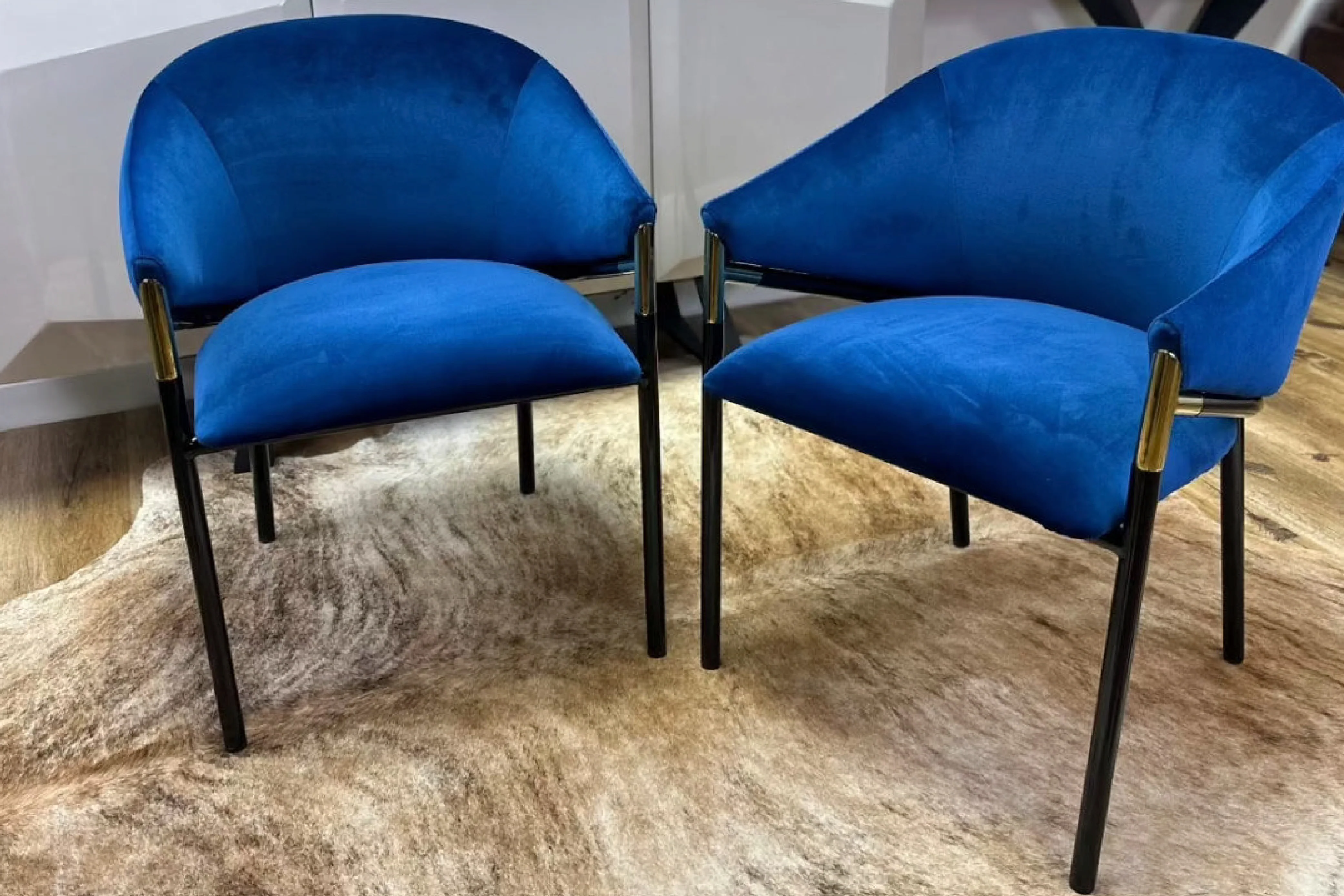 Donnie Curved Back Blue Velvet Dining Chair - Image 3