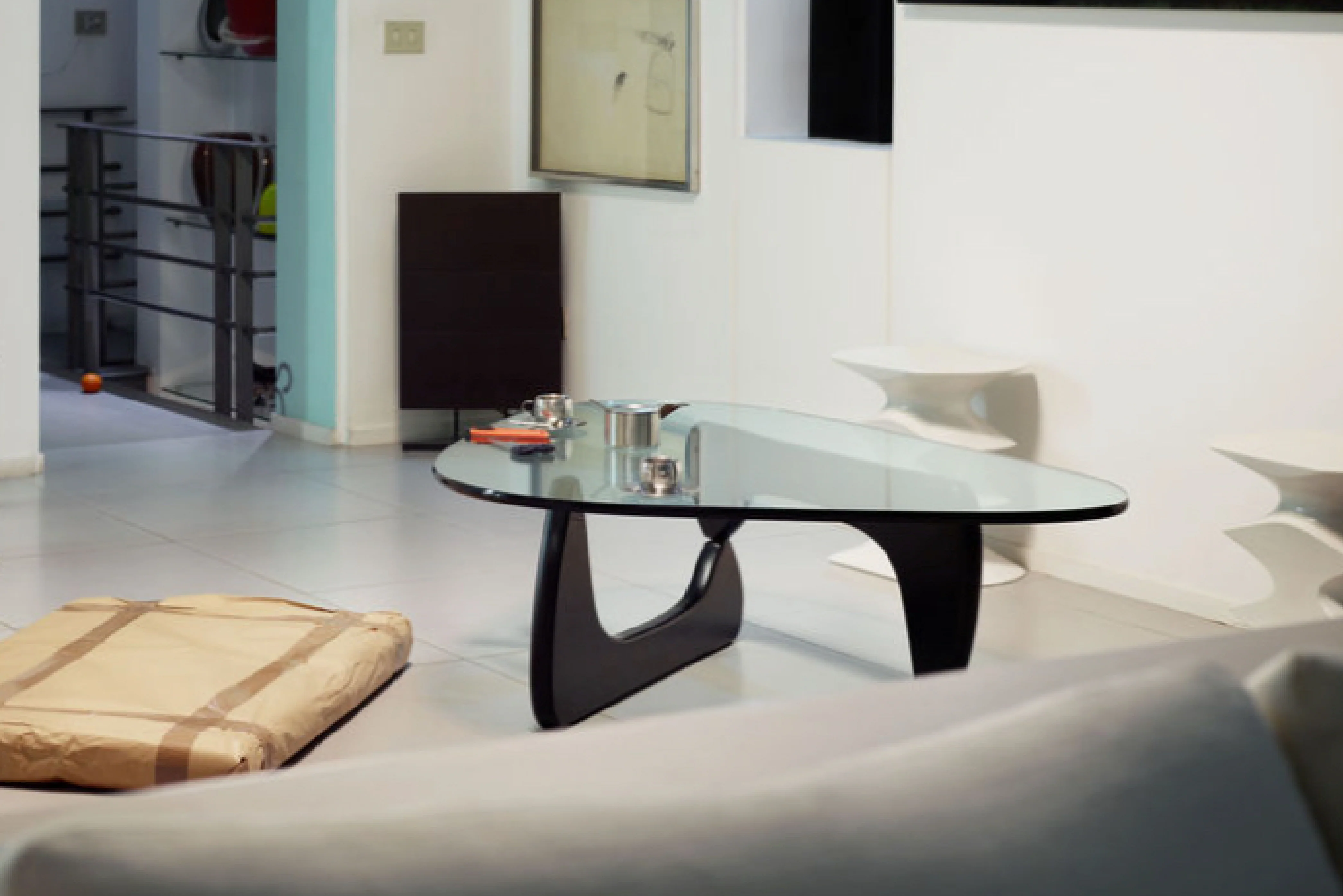 Noguchi Coffee Table with 15mm Tempered Glass Top and Ash Wood Legs in Black - Image 8
