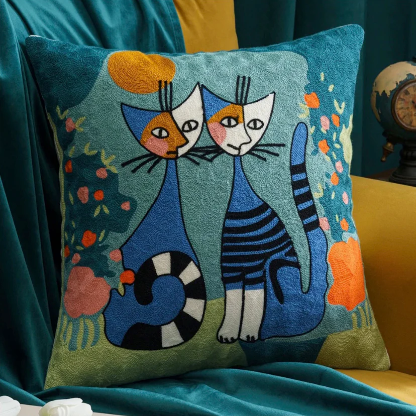 Picasso Stylish Cat Love Cushion - Image 2