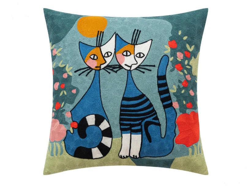 Picasso Stylish Cat Love Cushion - Image 3