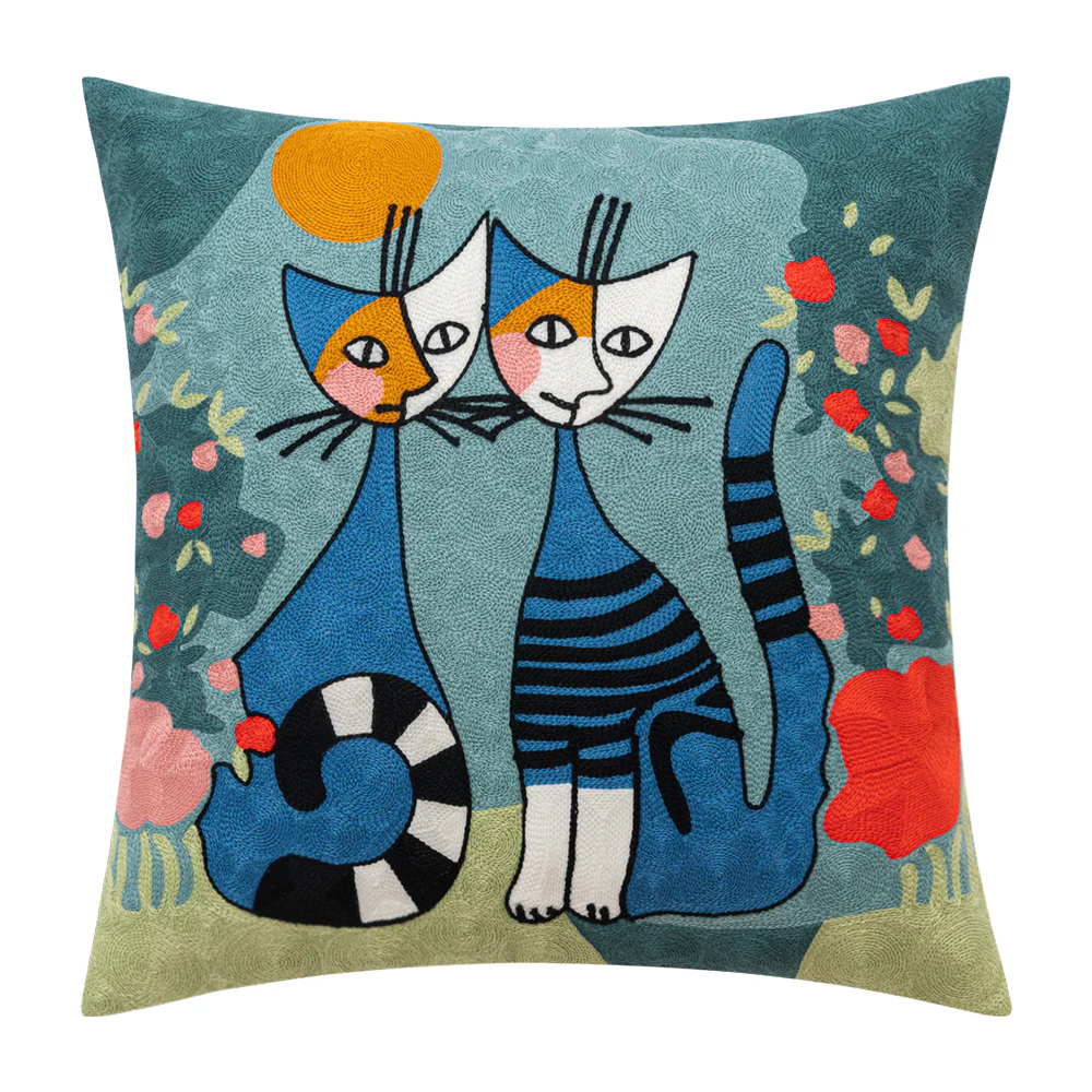 Picasso Stylish Cat Love Cushion - Image 4