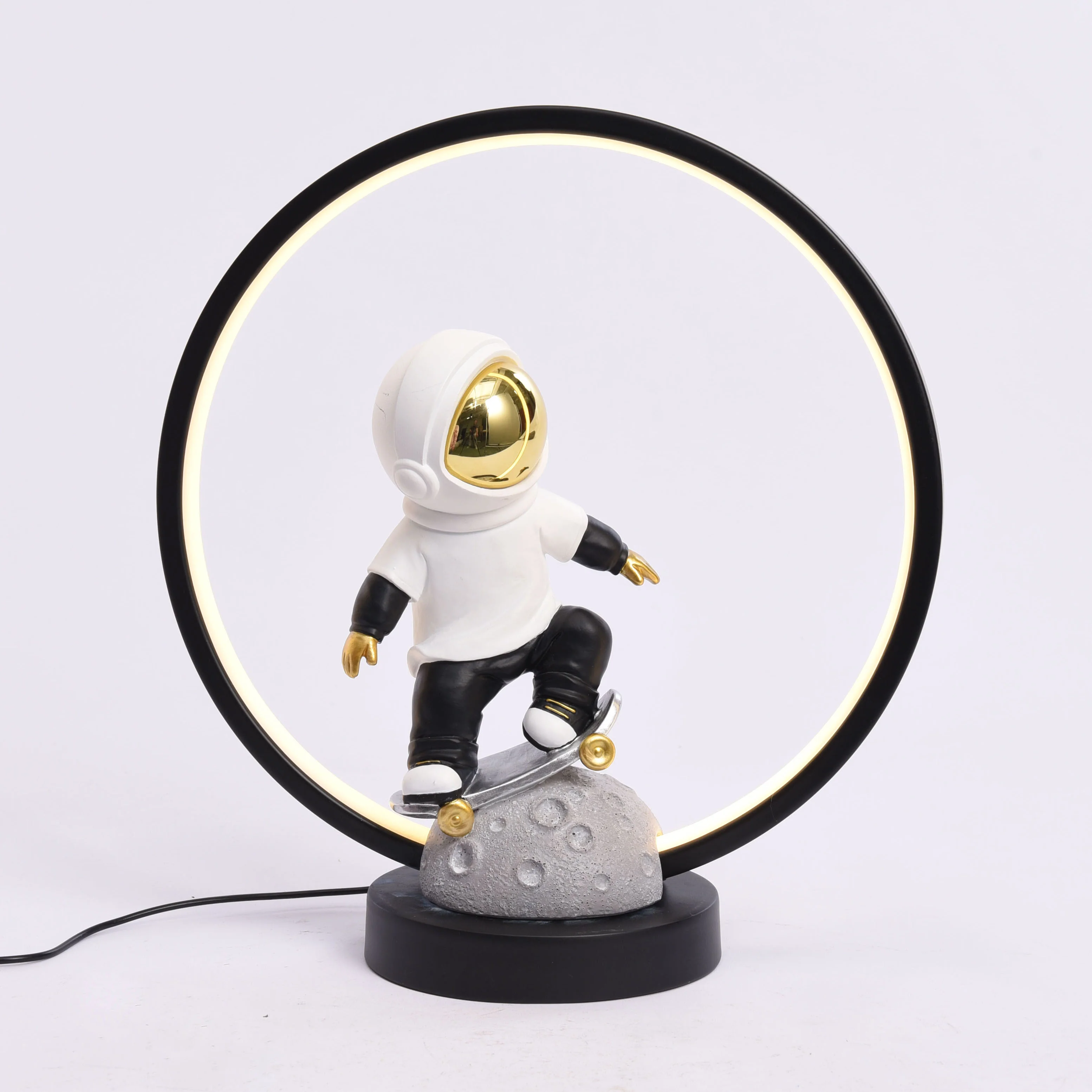 Resin Astronauts Table Lamp (Small) - Image 5