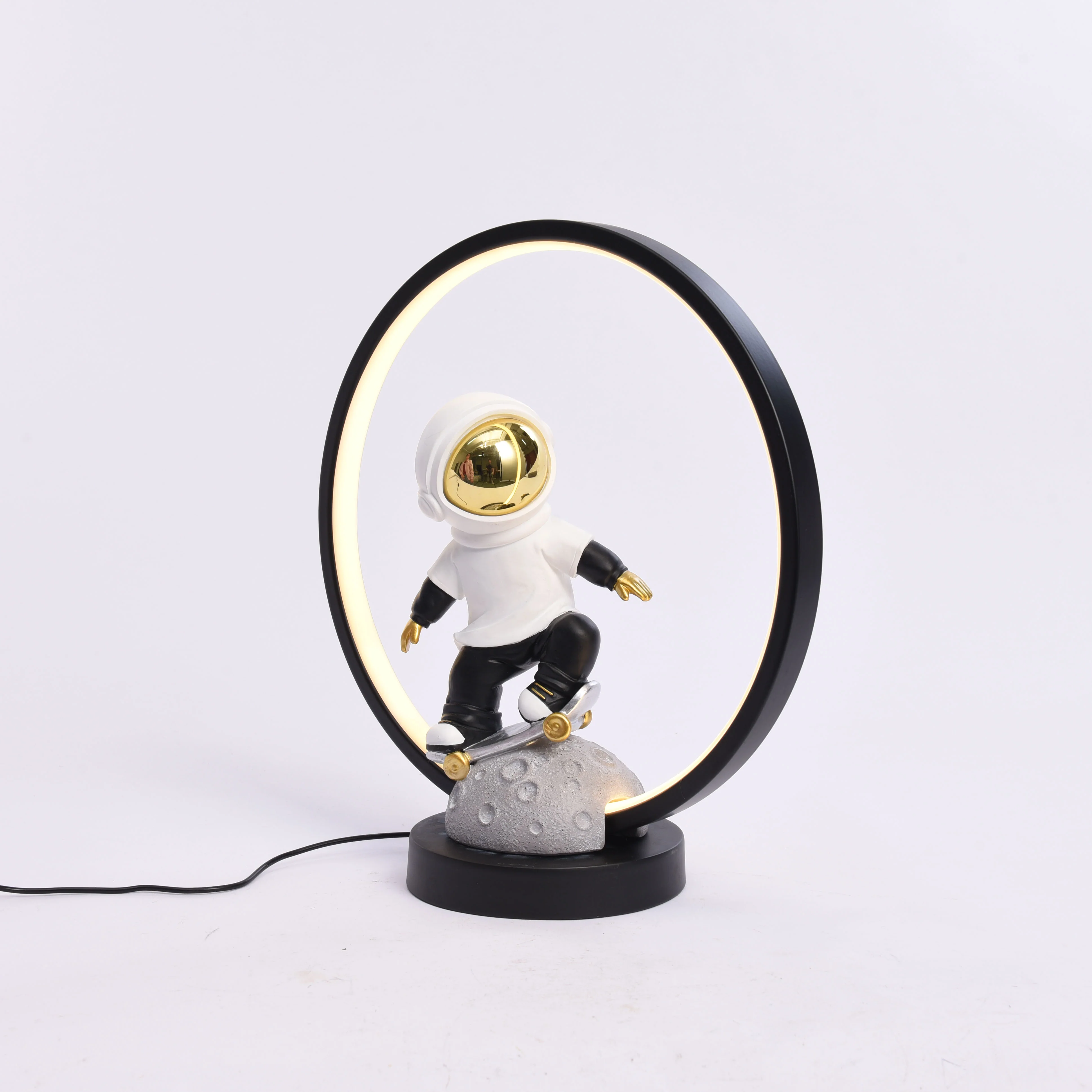 Resin Astronauts Table Lamp (Small) - Image 7
