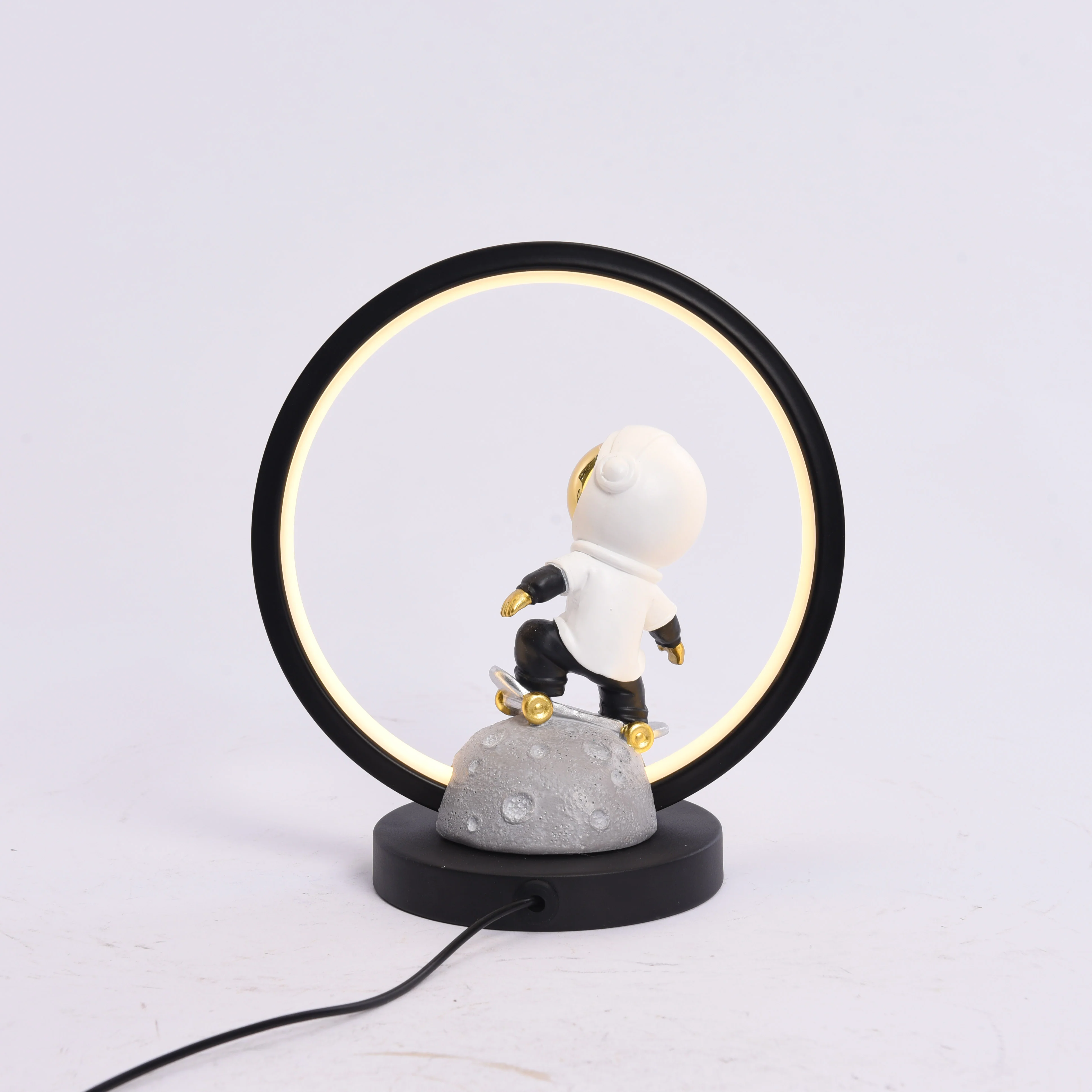 Resin Astronaut Table Lamp (Medium) - Image 9