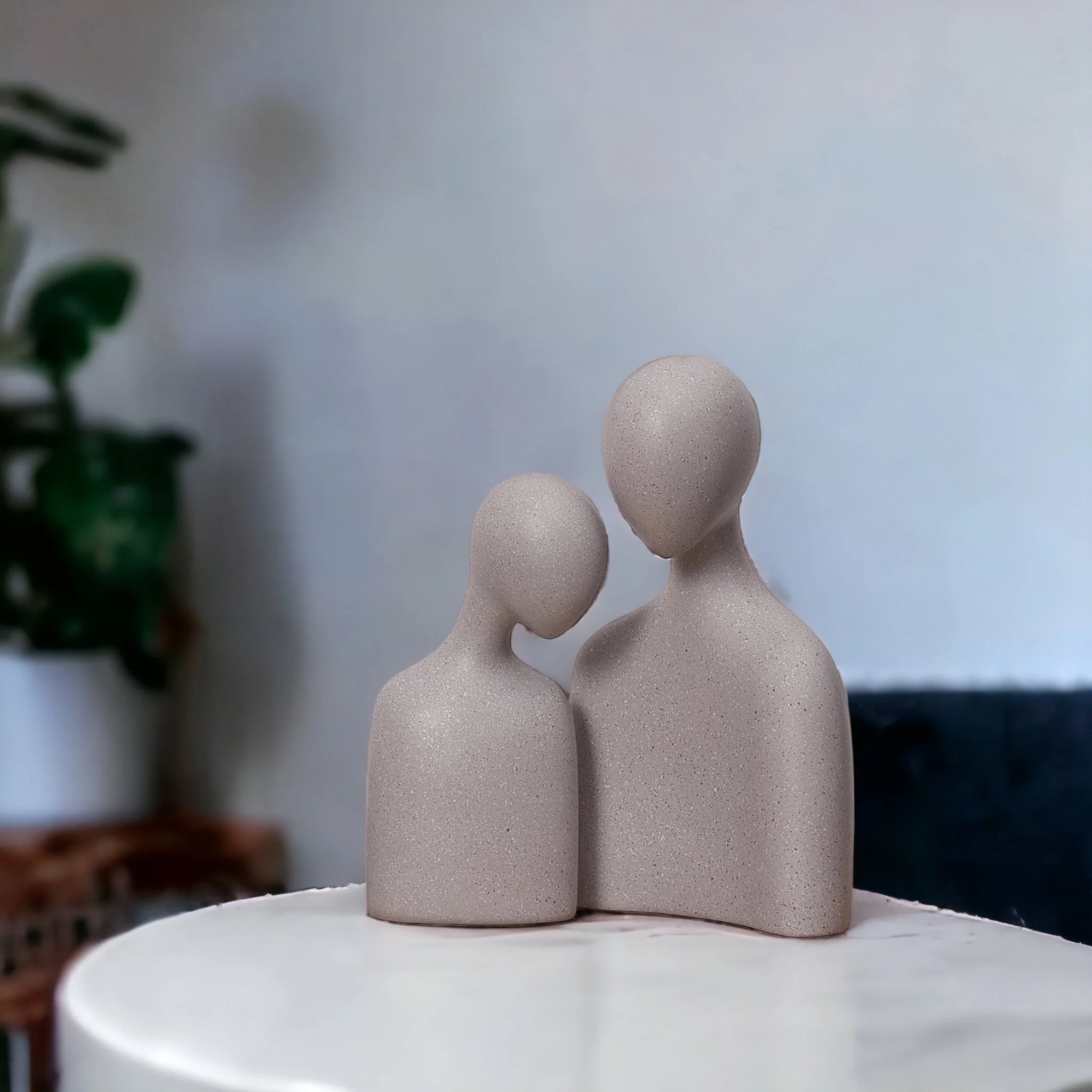 Love Couple Resin Sculpture (Grey) - Image 3