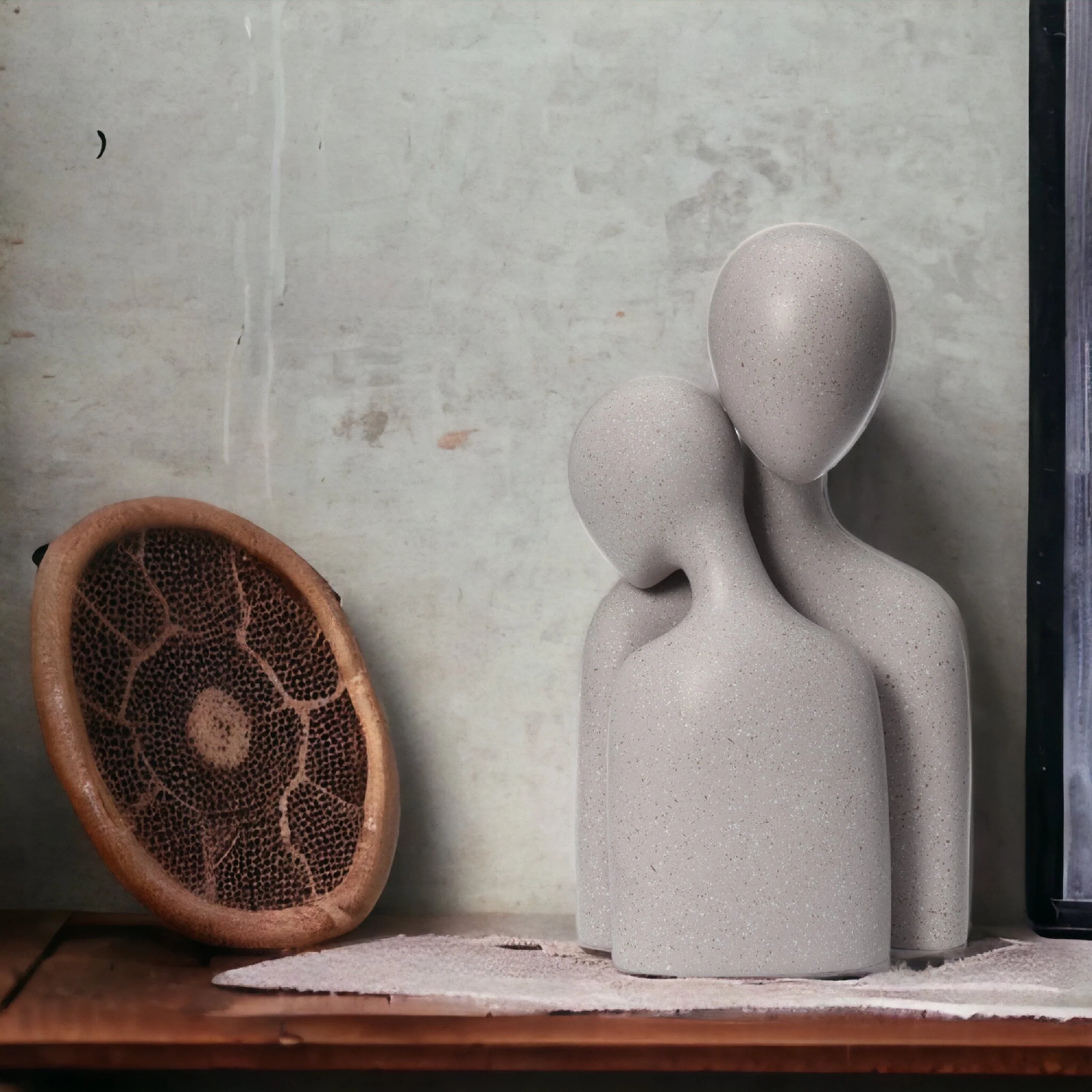 Love Couple Resin Sculpture (Grey) - Image 6